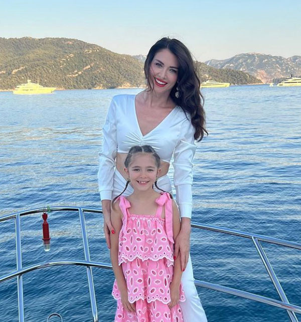 Nefise Karatay'ın kızı doğuştan şanslı! Güzeller güzeli Maya'ya şimdiden teklifler yağıyor - Resim: 2