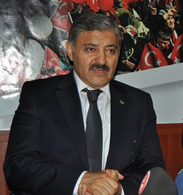 Melis Sezen'i 'sütyensiz' diye hedef alan Ahmet Çakar'a Hazal Kaya'dan tepki! Külotlarını görmek... - Resim: 1