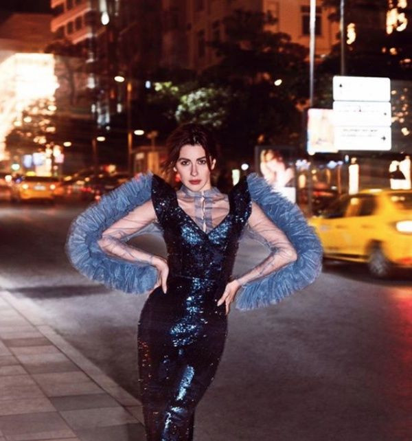 Nesrin Cavadzade seksi pozlarıyla aşk haberlerini tiye aldı! Yalanlamakla yetinmedi... - Resim: 2