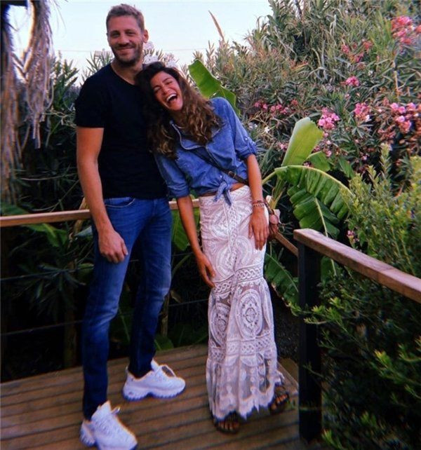 Berrak Tüzünataç yeni sevgilisiyle paylaştı eleştiri yağınca isyan etti - Resim: 2