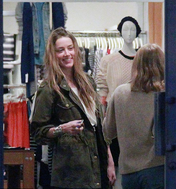 Ünlü oyucu üvey kızı adayı ile kameralara yakalandı! - Resim: 3