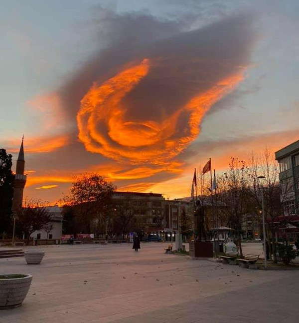 Bursa'da herkes telefona sarıldı! Gökyüzüne bakanlar şaşkına döndü - Resim: 1