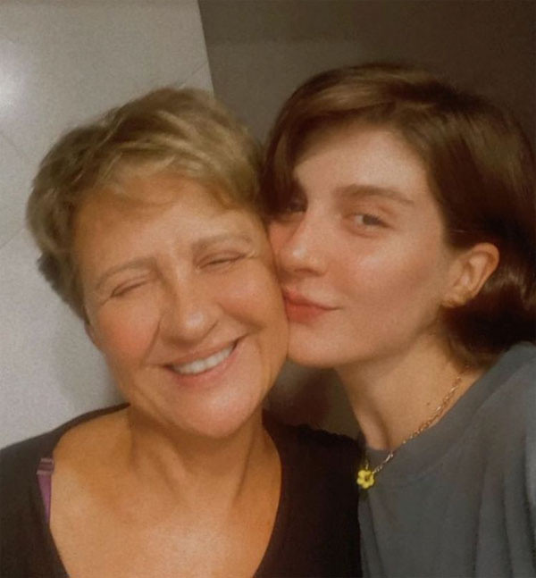 Kırgın Çiçekler'in yıldızı Naz Çağla Irmak'ın kendisi gibi oyuncu annesi Hülya Gülşen'den sevenlerini korkutan haber... - Resim: 3