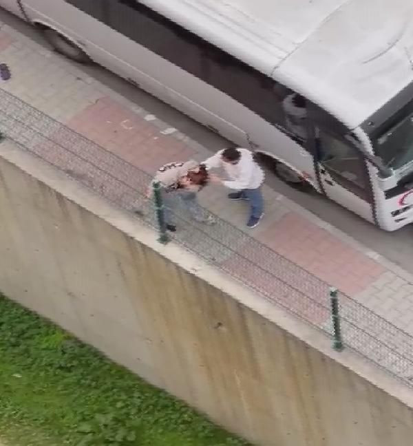 Gaziosmanpaşa'dan korkunç görüntüler! Sokak ortasında eski eşine saldırdı makasla saçlarını kesti - Resim: 4