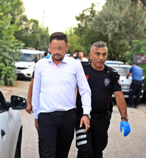 Antalya'da eşiyle tartışıp sokakta terör estirdi! Gazetecilere yanıtı pes dedirtti - Resim: 0