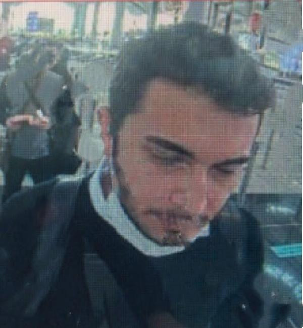 Thodex'in kurucusu Faruk Fatih Özer'in havalimanından ayrılırken fotoğrafı - Resim: 0