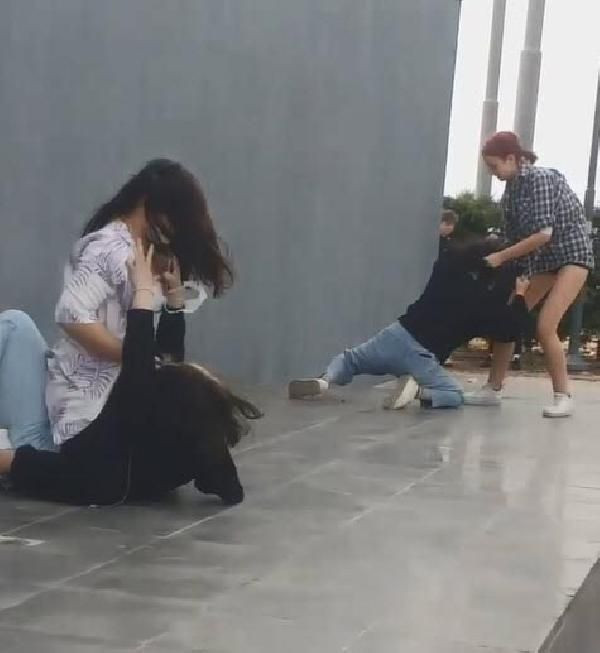 İzmir'de sosyal medya fenomeni olmak için genç kızları öldüresiye dövdüler - Resim: 4