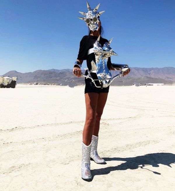 Süreyya Yalçın neon bikinisiyle göz aldı! Sosyetik ikoncan dünyanın en zenginleri arasında - Resim: 1