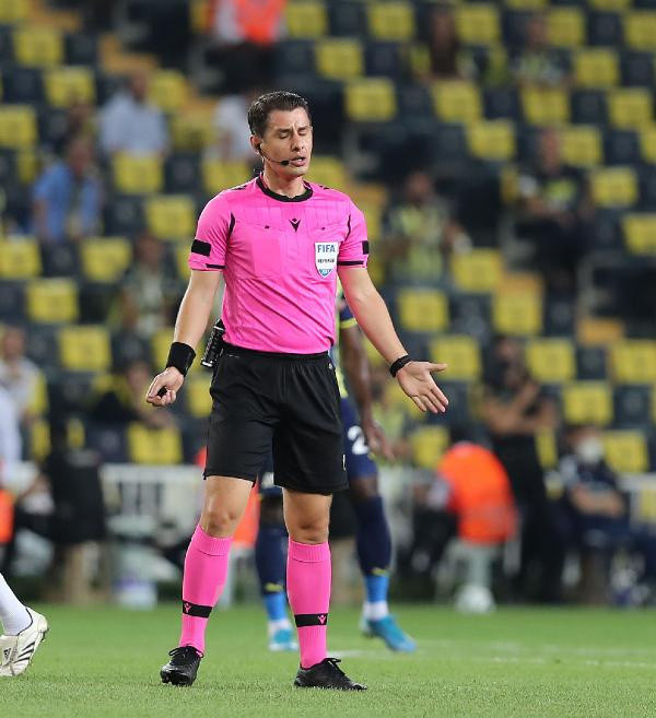 Galatasaray-Fenerbahçe derbisini Halil Umut Meler yönetecek - Resim: 0