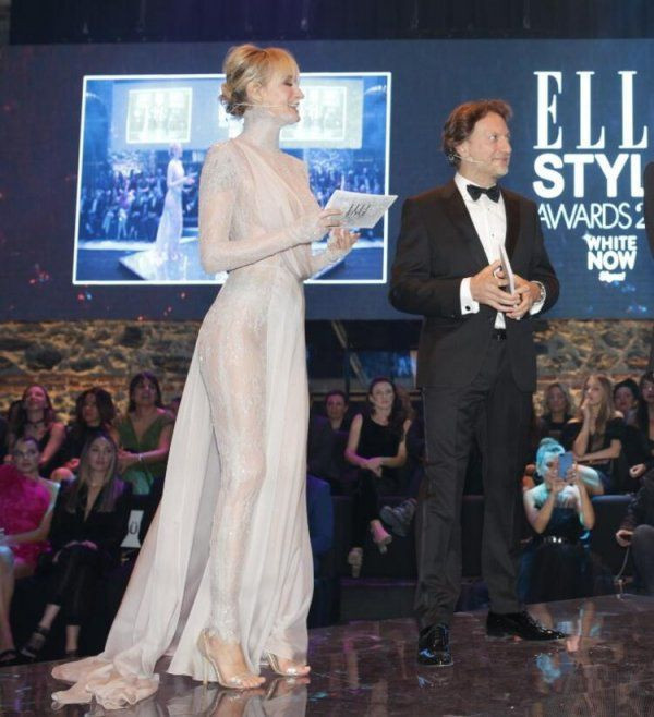 Mirgün Cabas'ın arkadakiler mutlu dediği Didem Soydan'ın kıyafeti - Resim: 2