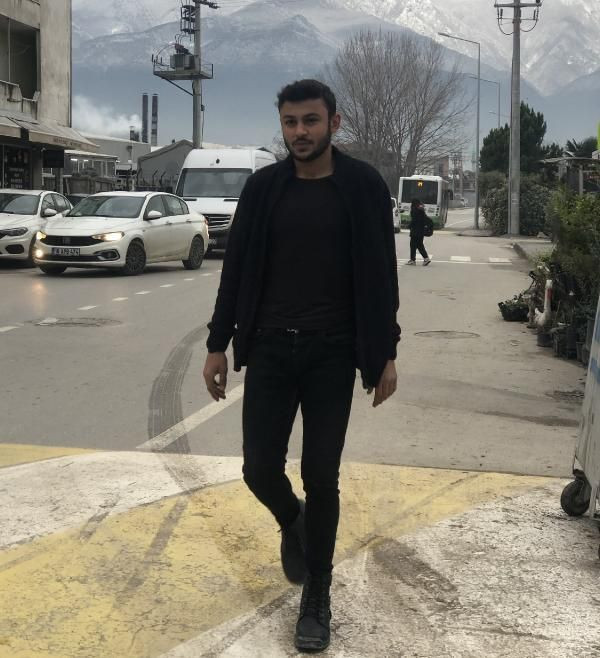 Bursa'da kırmızı kart gören futbolcu silahla rakip takımın soyunma odasını bastı - Resim: 4