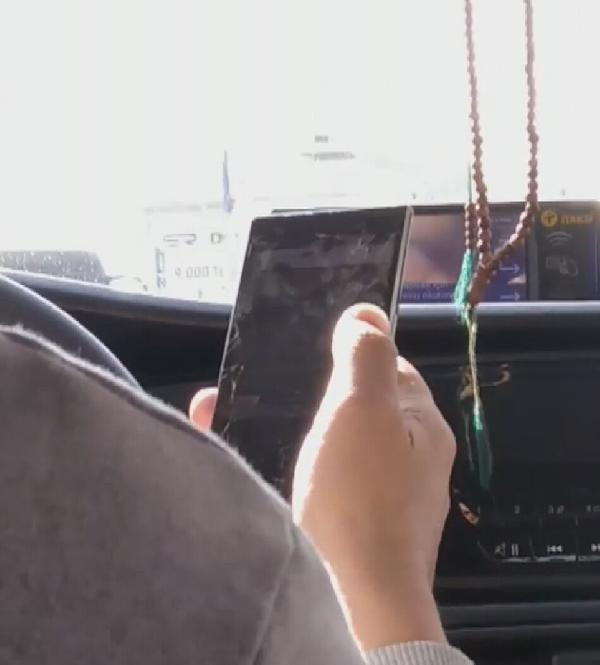 İstanbul'da taksiler denetimlere rağmen böyle! At yarışı izleyen de var fazla yolcu taşıyan da - Resim: 0