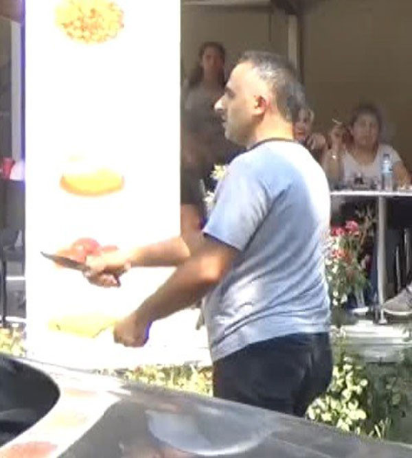 Otopark parası için bıçaklarla terör estirdiler! Canını zor kurtardı - Resim: 3