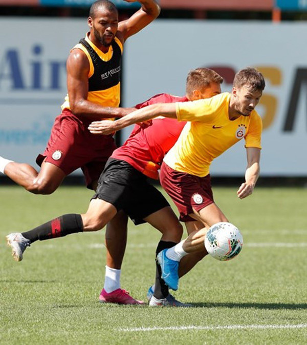 Henry onyekuru Galatasaray idmanını ziyaret etti! Fatih terim ile samimi görüntüleri dikkat çekti - Resim: 2
