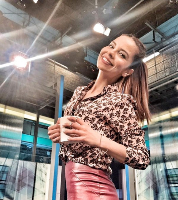 TRT spikeri güzelliğiyle sosyal medyayı salladı - Resim: 4