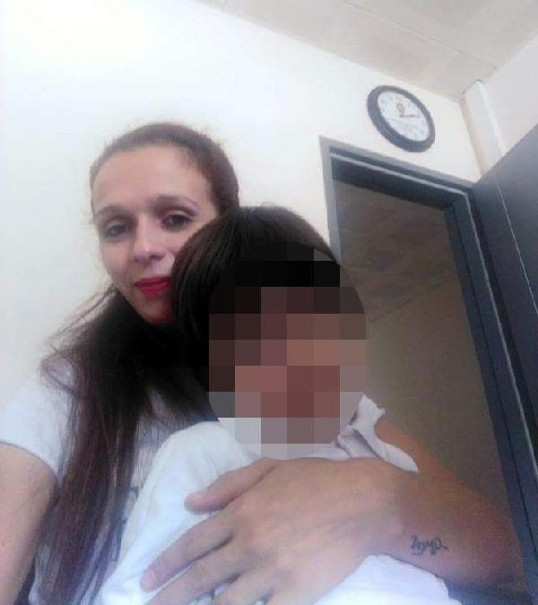 Dehşet evi! Annesinin cesedi başında ağlarken bulundu - Resim: 1