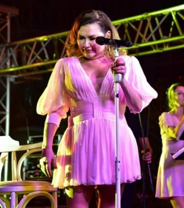 Deniz Seki photoshoplu pozlarını paylaştı, yer yerinden oynadı! Sosyal medyada dalga konusu oldu - Resim: 3