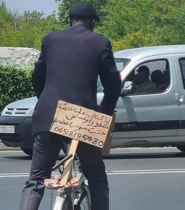 Bisikletine astığı pankartı görenler telefona sarıldı - Resim: 0