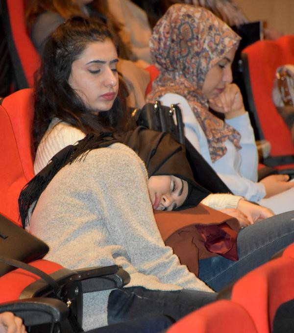 Meditasyon seansı değil! Onlarca kişi... - Resim: 4