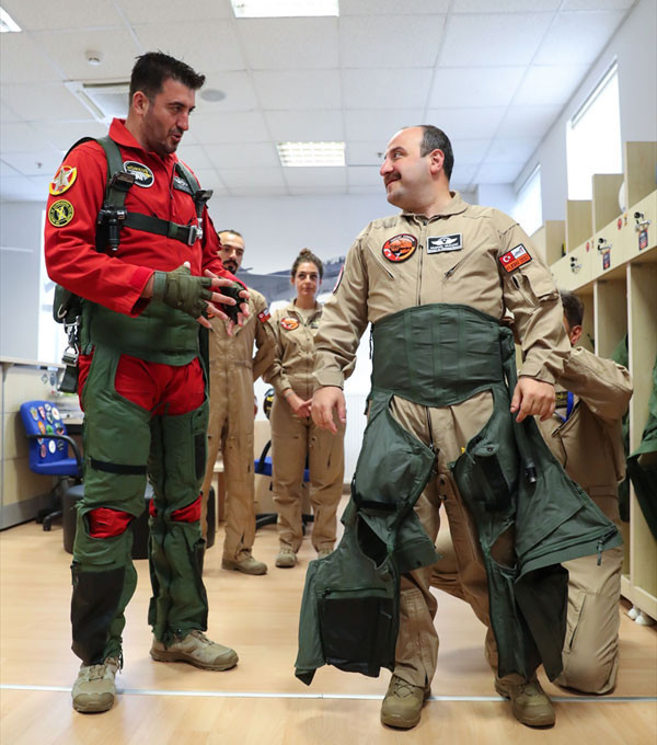 Bakan Varank 'Hürkuş'un deneme uçuşuna katıldı - Resim: 4