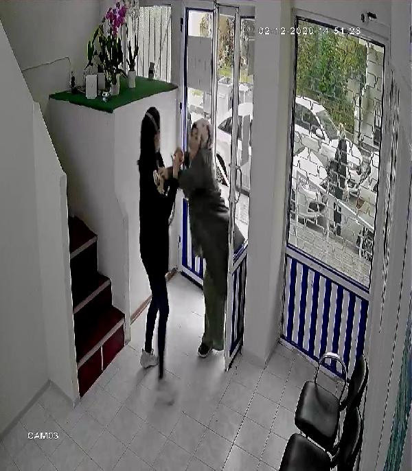 Maske takmasını söyleyen doktora saldırmıştı! 6 bin 180 lira adli para cezasına çarptırıldı - Resim: 0