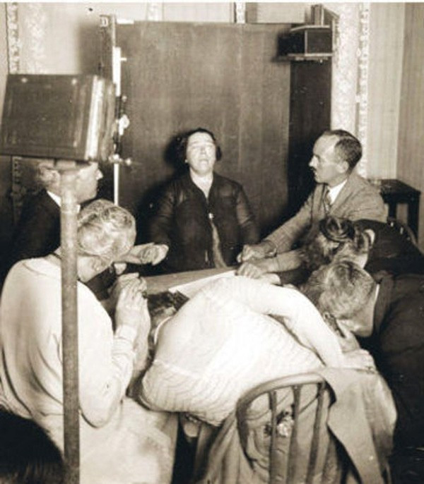 Bu kitabı gerçekten bir ruh mu yazdı? Öyle kehanetler var ki... - Resim: 4