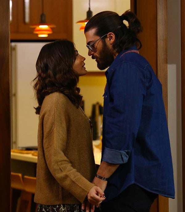 Erkenci Kuş'un Can Yaman'ı neden gözlük takıyor hastalığı ne? - Resim: 4