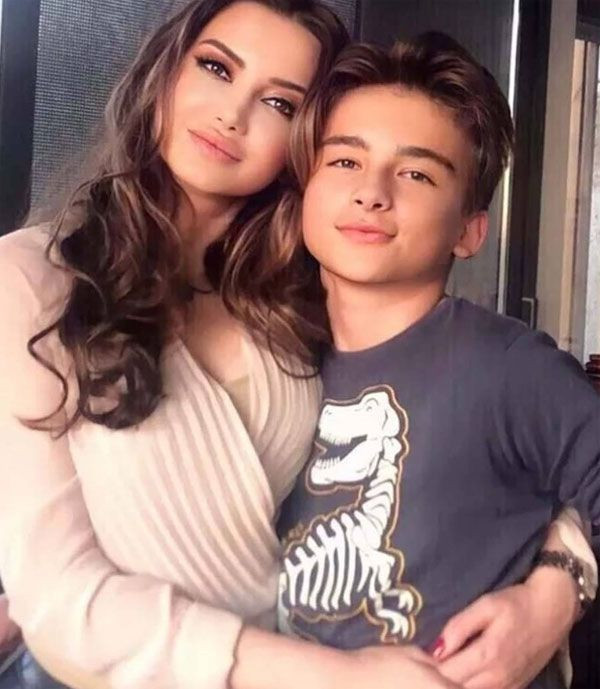 Esra Ezmeci sır gibi saklıyor! Esra Ezmeci'nin oğlunun babası olan eski eşi meğer bakın kimmiş - Resim: 3