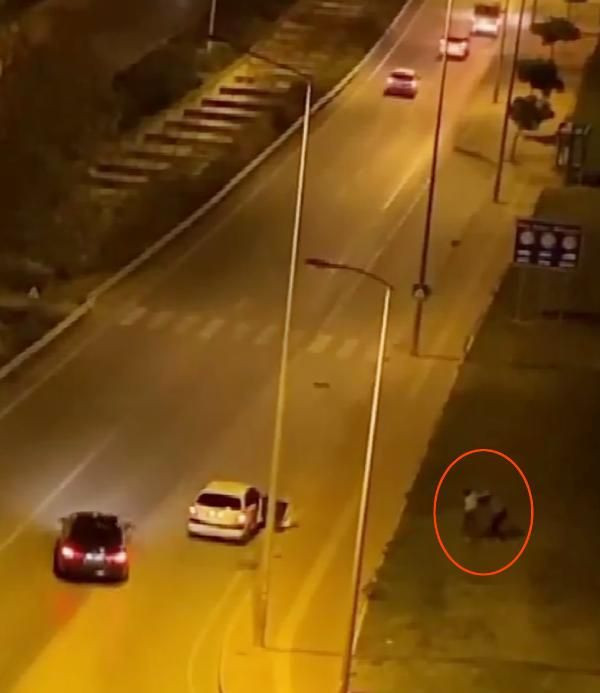 Antalya'da yaşandı! Bir kadın tartıştığı erkeği tokatlayıp, tartakladı - Resim: 3