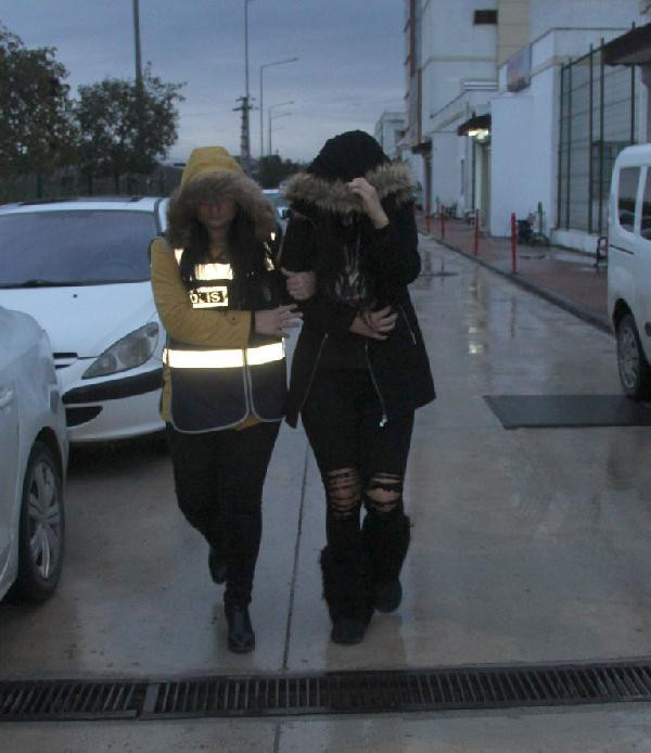 Masaj salonunda gözcü rezaleti! Fuhuş yaptırıp paraları ezmişler - Resim: 1