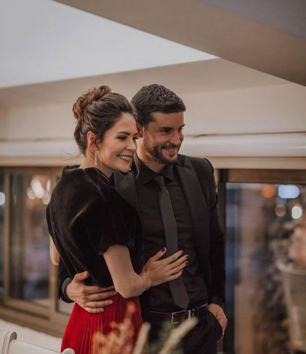 Kuruluş Osman'ın Malhun Hatun'u Yıldız Çağrı Atiksoy, nişanlısı Berk Oktay'la düğün tarihlerini açıkladı! - Resim: 2