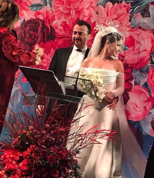 Beren Saat bombası patladı! Bakın Hazal Kaya'nın düğününe neden gitmemiş! - Resim: 1