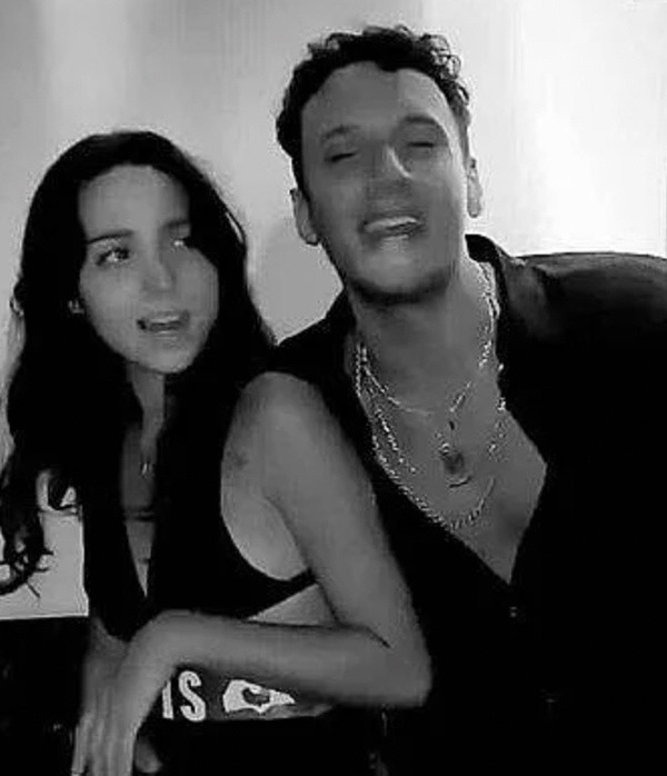 Edis ve Bensu Soral'in yakınlığı herkesi şok etti, kocası daha fazla dayanamadı! Sarmaş dolaş oldukları o görüntüler sosyal medyayı ikiye böldü - Resim: 0