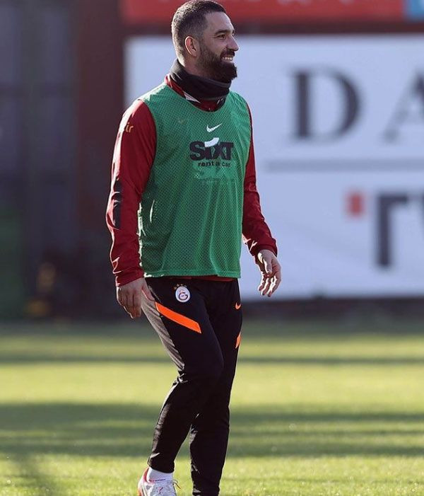 Arda Turan denizin altında takipçilerine şov yaptı! Tatildeki o anlara beğeni yağdı - Resim: 2