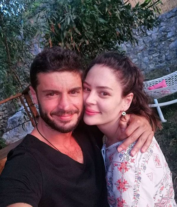 Kuruluş Osman'ın Malhun Hatun'u Yıldız Çağrı Atiksoy, nişanlısı Berk Oktay'la düğün tarihlerini açıkladı! - Resim: 1