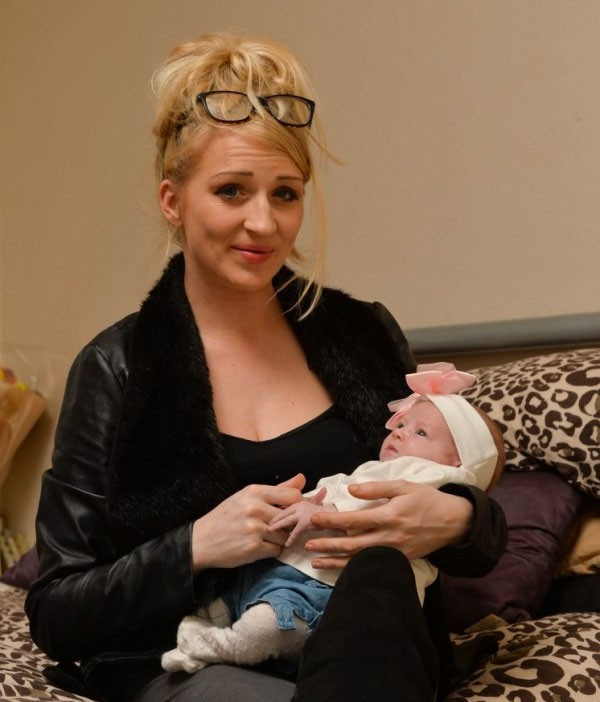 Ağzında dişleriyle doğan bebek herkesi şoke etti! - Resim: 1