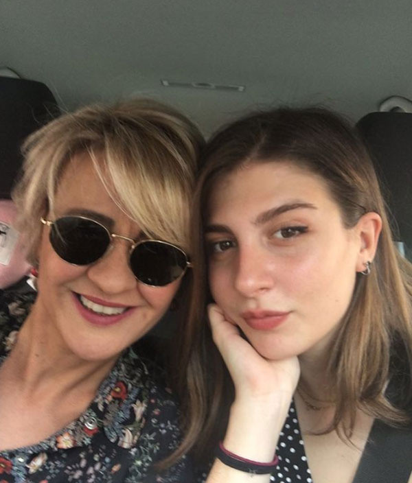 Kırgın Çiçekler'in yıldızı Naz Çağla Irmak'ın kendisi gibi oyuncu annesi Hülya Gülşen'den sevenlerini korkutan haber... - Resim: 2