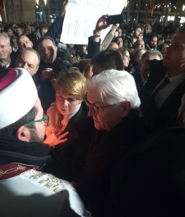 Irkçı terör Almanya sokaklarında protesto edildi Cumhurbaşkanı da katıldı - Resim: 4