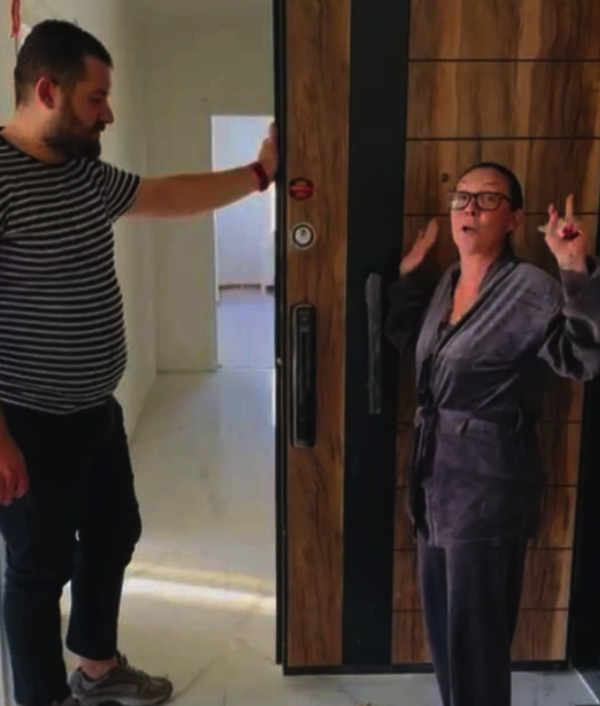 Güllü'nün kanlar içinde ceset torbasına koyulduğu anlar ortaya çıktı! Tuyan'ın feryadı sokağı inletiyor - Resim: 4