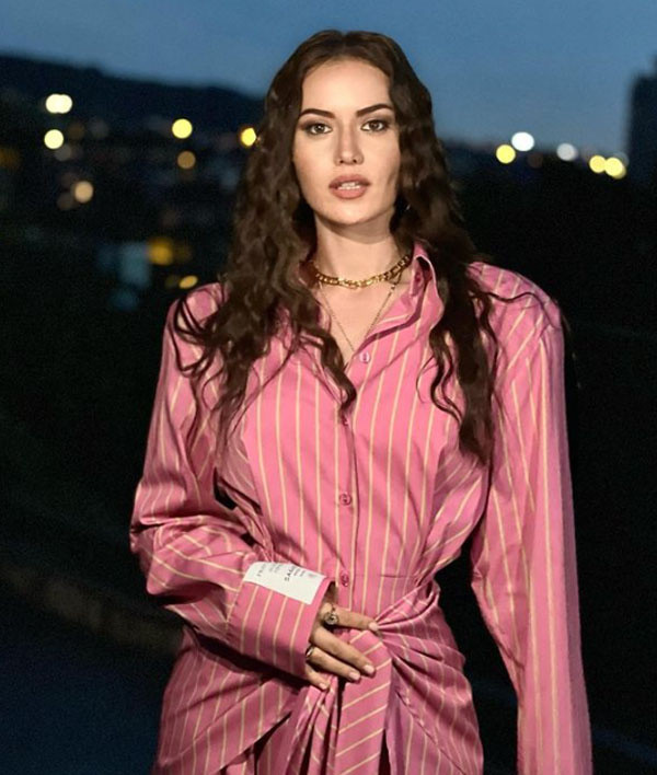 Çıkan iddialar sonrası düşman çatlattı! Fahriye Evcen'in o hareketi olay oldu - Resim: 0