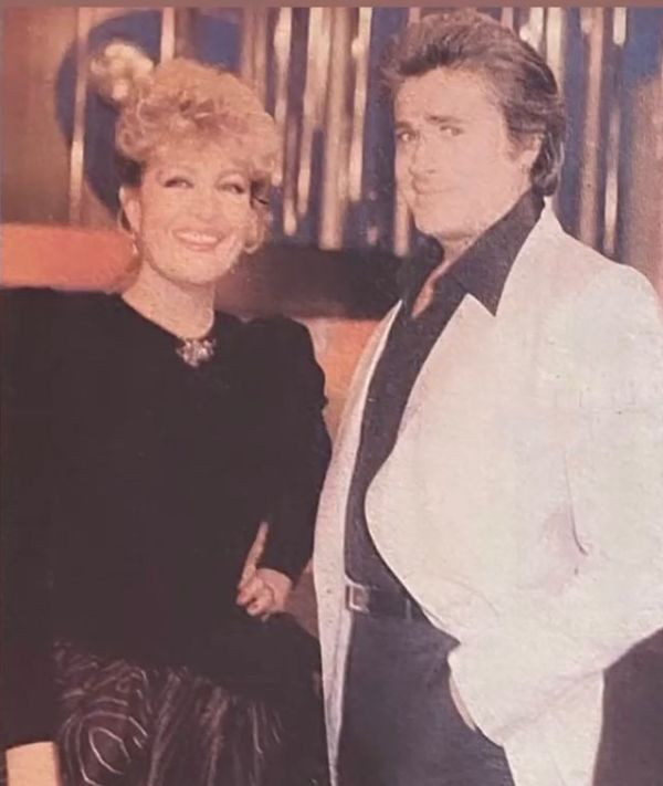 Emel Sayın gençlik fotoğrafını paylaştı, hayran bıraktı! "Bir zamanlar photoshopa gerek yoktu" - Resim: 2