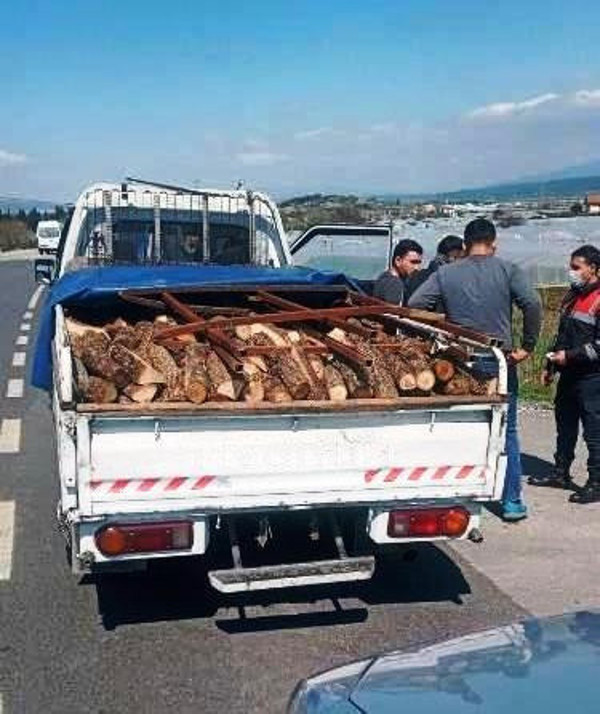 İzmir'de 'oğlun odun aldı' deyip yaşlı kadına kabusu yaşattılar! Yakayı ele verdiler - Resim: 0