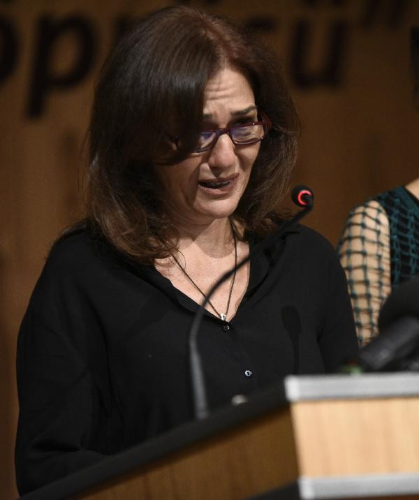 Fikret Hakan'ın cenazesinde rezalet son eşi ve kızı şok oldu! - Resim: 3