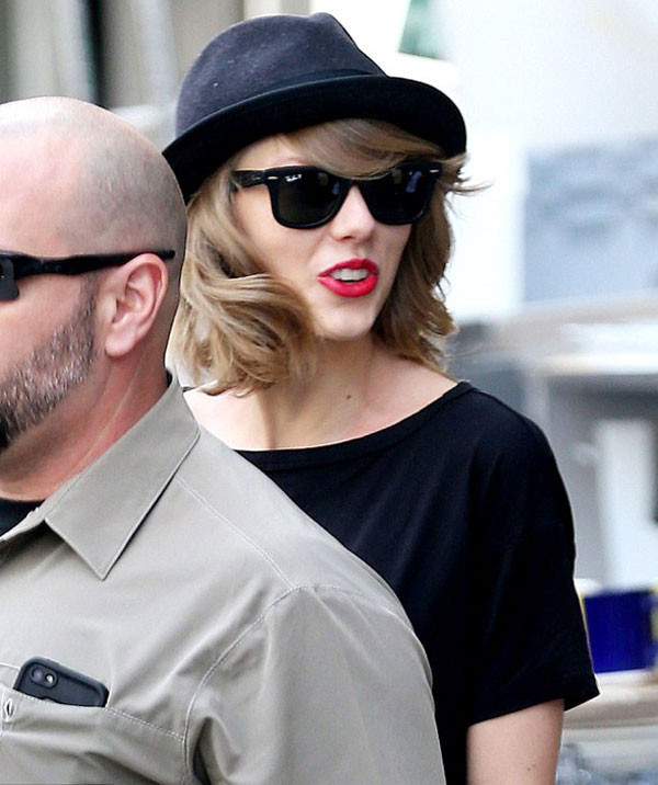 Taylor Swift'in ayakkabıları dikkat çekti - Resim: 3