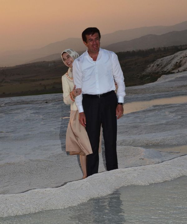 Nihat Zeybekci ile eşinin romantik pozları - Resim: 2