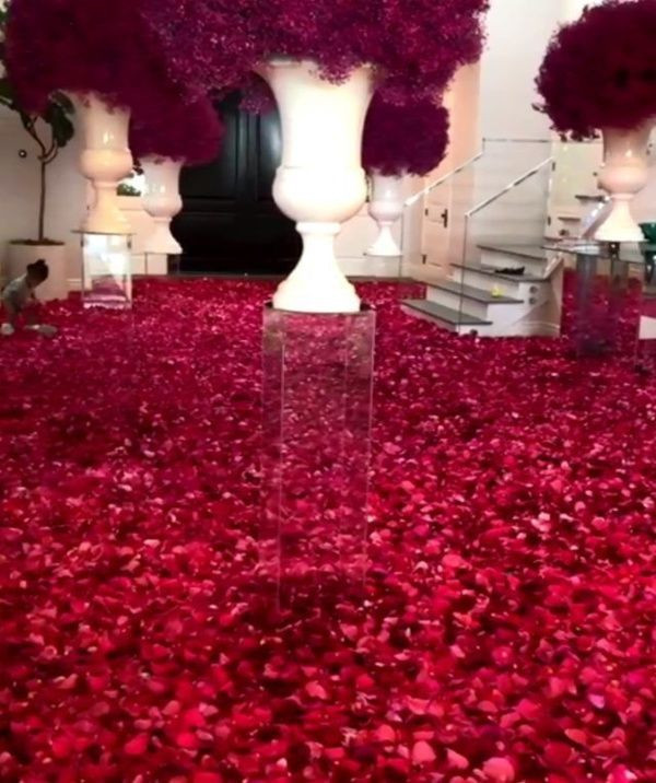 Kylie Jenner'a sürpriz yapmıştı! Travis Scott'un aldığı kolyenin fiyatı ise olay! - Resim: 2