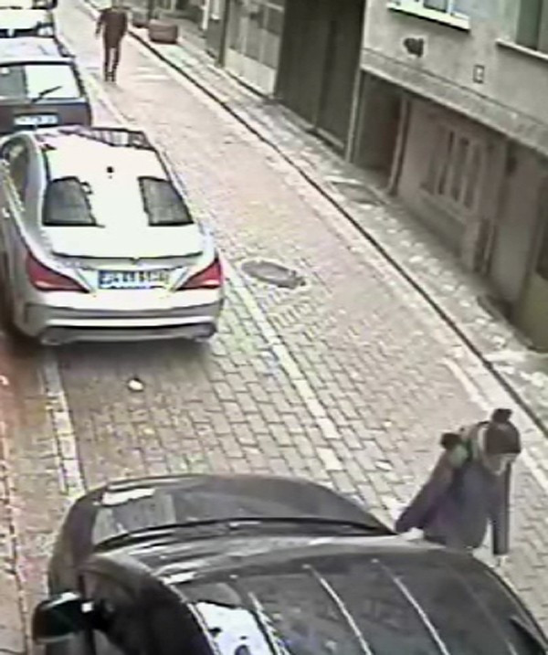 Dehşet anları! İstanbul'da genç kızı adım adım takip edip... - Resim: 3