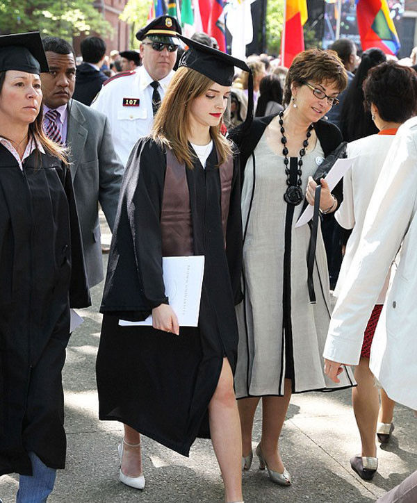 Emma Watson'un mezuniyet töreni kameralara yakalandı - Resim: 3