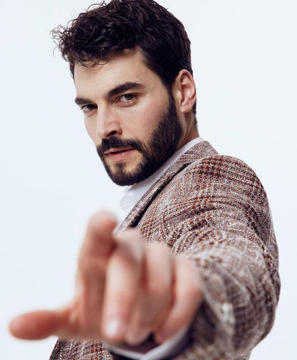 Akın Akınözü 8 yıllık sevgilisi ile aşk sinyalini verdi! "Hayallerimize hizmet edecekse eden olmasın" - Resim: 1