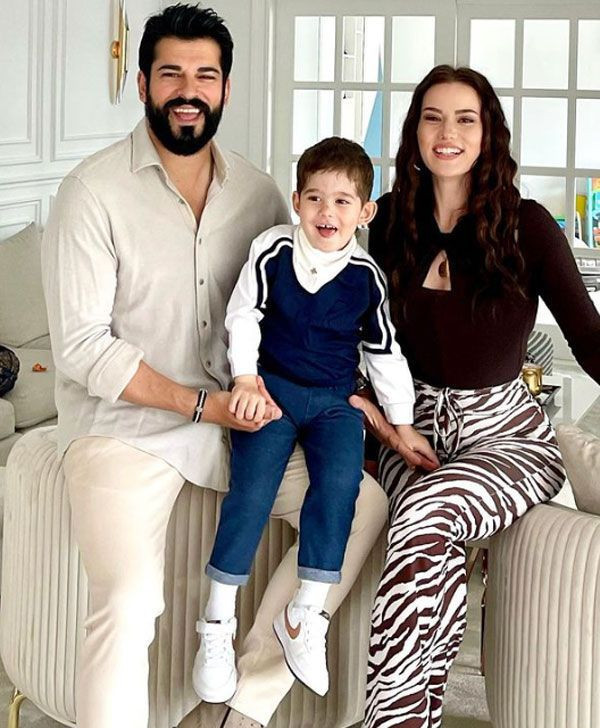 Fahriye Evcen'in kız kardeşini görenler güzelliğiyle büyülendi! Fahriye'den çok daha beğenildi - Resim: 1